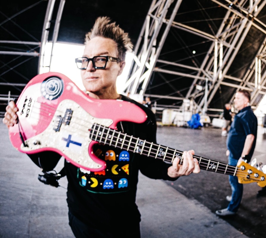 adoretheblink's tweet image. Happy 53rd bday @markhoppus. We love u pop punk pirate king that u are!!