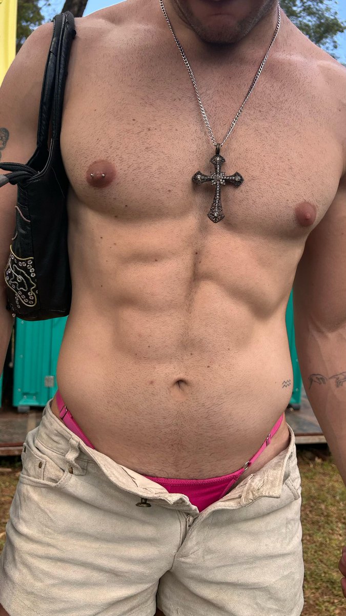 iangiunta's tweet image. fui criado num lar católico mas sou gay...