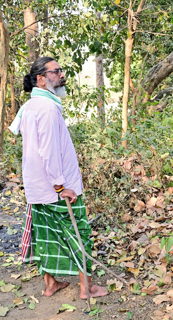 झारखण्डियत हमारी शान है
आदिवासियत हमारी पहचान है
जल-जंगल-जमीन हमारा स्वाभिमान है

जय झारखण्ड!