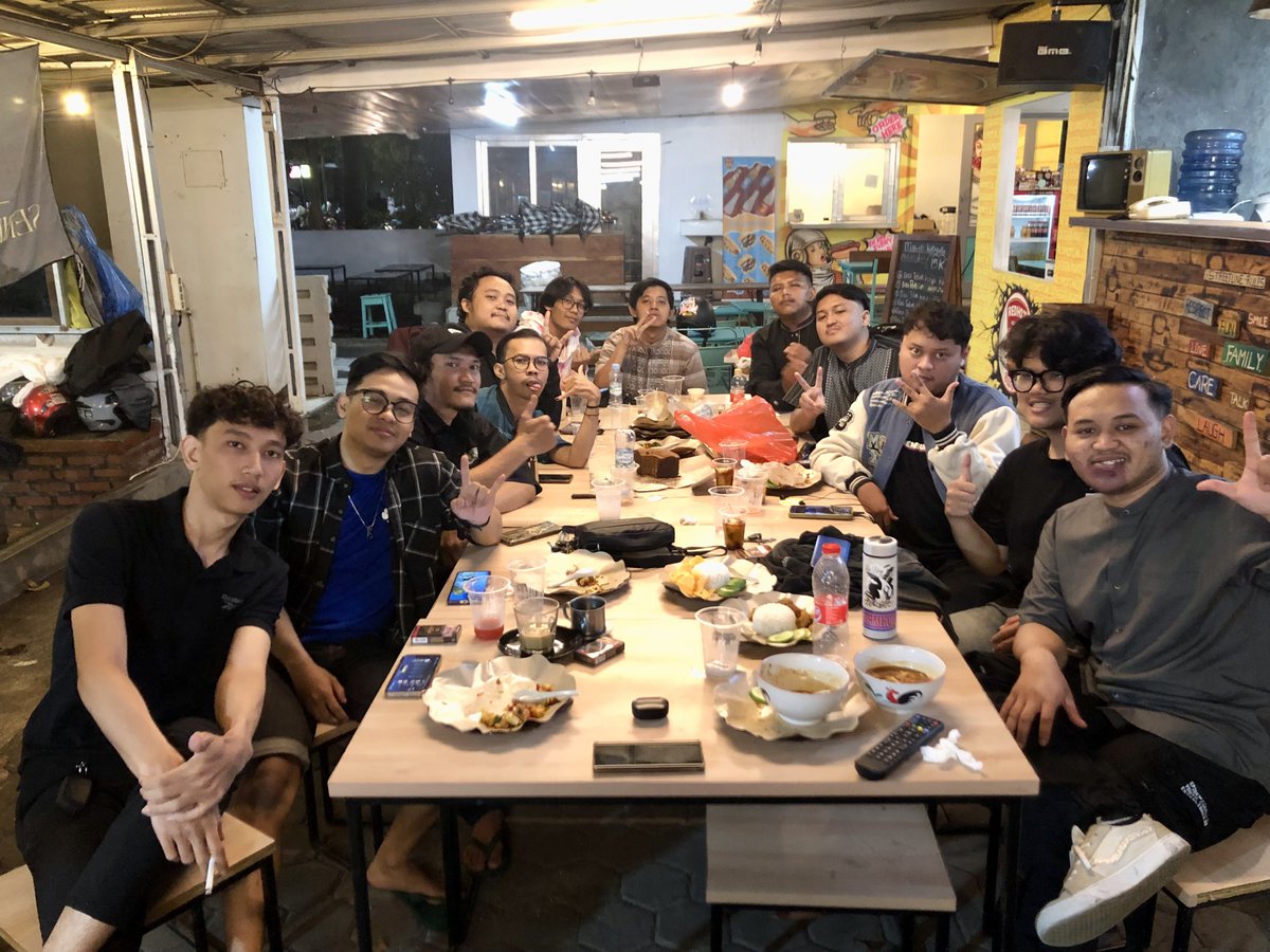 serikatkosan's tweet photo. bukber biar kek orang orang https://t.co/GXtb2LSyiU