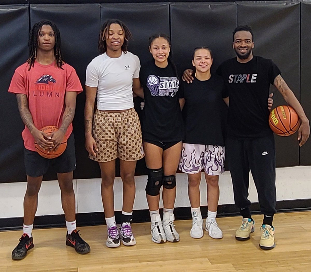 Flourish Season✨️ (Anthony J Kyle) (@courtflourish) on Twitter photo Great workout today ✌🏽❤️🏀 <a href="/LarryOlivierjr1/">Larry Olivier jr</a> <a href="/BourrageDivine/">Divine Bourrage</a> <a href="/janessa_mosley/">Janessa Mosley</a> <a href="/Jossyj22/">Joslynn James</a> 🎥 Great workout today ✌🏽❤️🏀 <a href="/LarryOlivierjr1/">Larry Olivier jr</a> <a href="/BourrageDivine/">Divine Bourrage</a> <a href="/janessa_mosley/">Janessa Mosley</a> <a href="/Jossyj22/">Joslynn James</a> 🎥