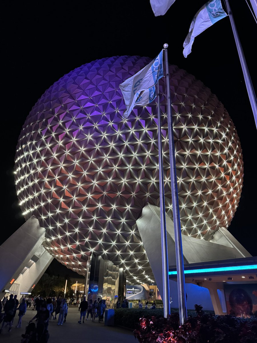 CallMeChristian's tweet image. #DisneyWorld #Epcot