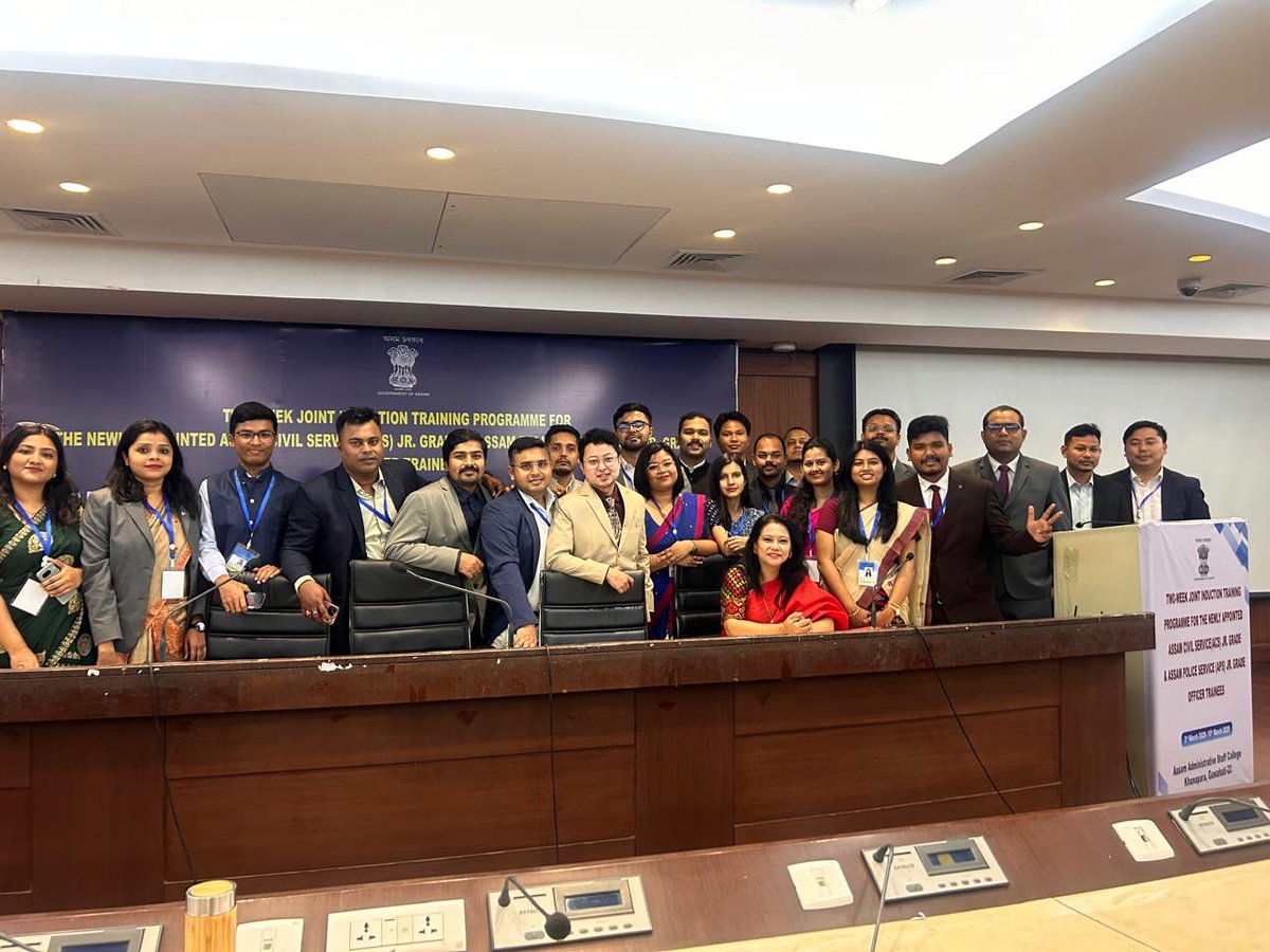 aasc1960's tweet photo. Valediction Ceremony of the ACS &amp; APS OTs (2025 batch) in the presence of Smt Riju Gogoi, IAS, Director, AASC &amp; Course Directors- Shri Bistirna Barua, ACS, JtDoT, AASC &amp; Smt Dimple Baruah, ACS, JtDoT, AASC. https://t.co/jhxw7Lfhje