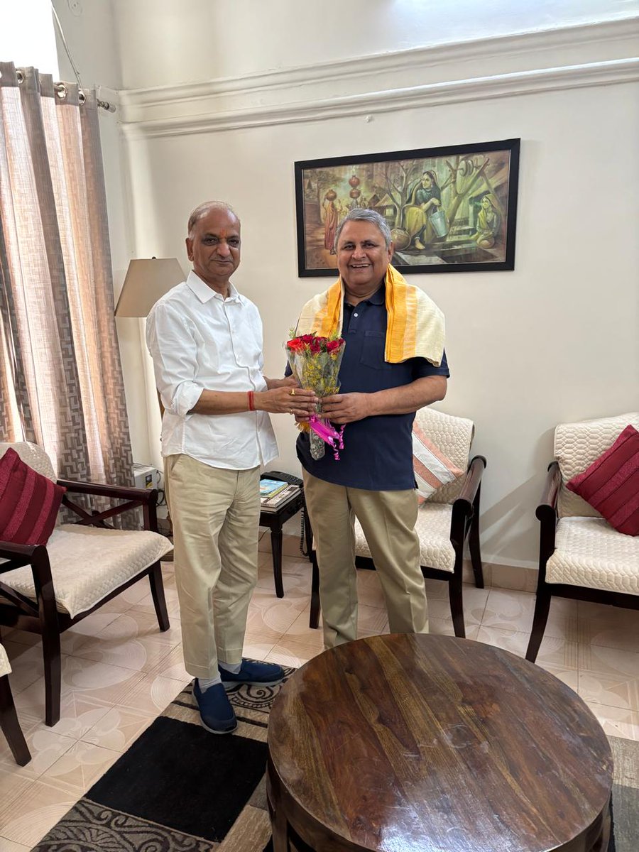 होली के पावन अवसर पर आज बिहार के लोकप्रिय नेता मा. मुख्यमंत्री श्री <a href="/NitishKumar/">Nitish Kumar</a> Kumar जी से उनके आवास पर मिलकर उन्हें होली की बधाई दी। साथ ही प्रदेश अध्यक्ष श्री उमेश कुशवाहा जी एवं मा. मंत्री श्री विजय चौधरी जी से मिलकर होली की शुभकामनाएं दी। 
#होली #Holi2025