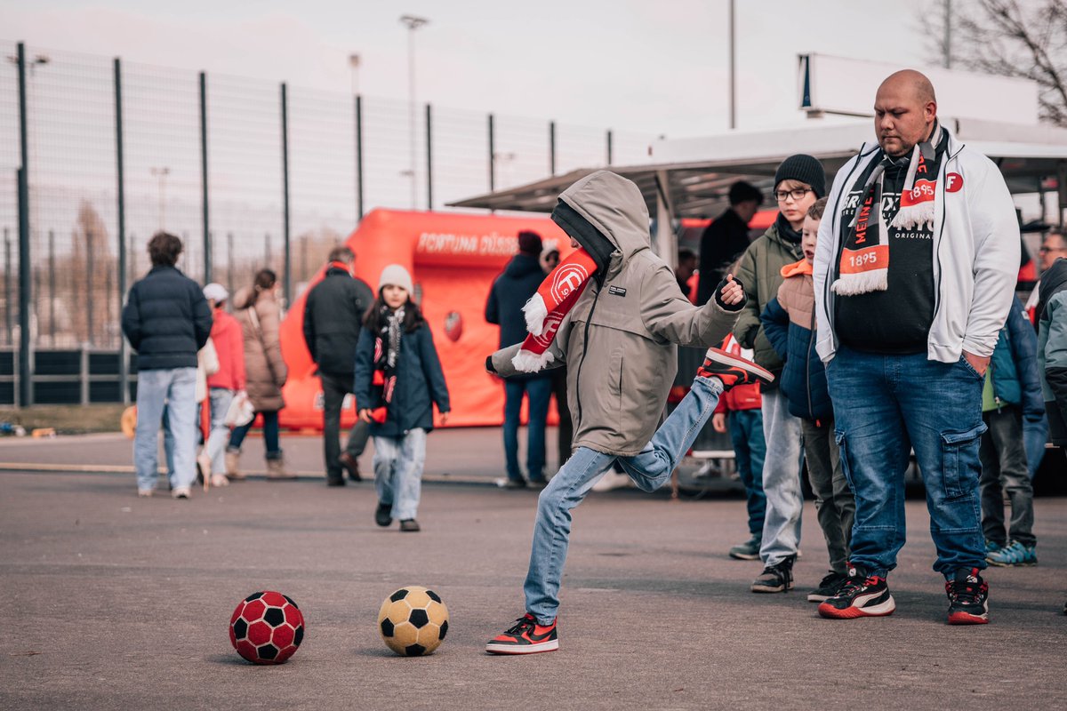 f95's tweet photo. Schaut gerne bei unserem XXL Familientag vorbei 🤗
📍 Auf der K-Tasche hinter der Nordtribüne 🤩
#f95 | 🔴⚪️ | #F95SSV https://t.co/K5el0xqvgC