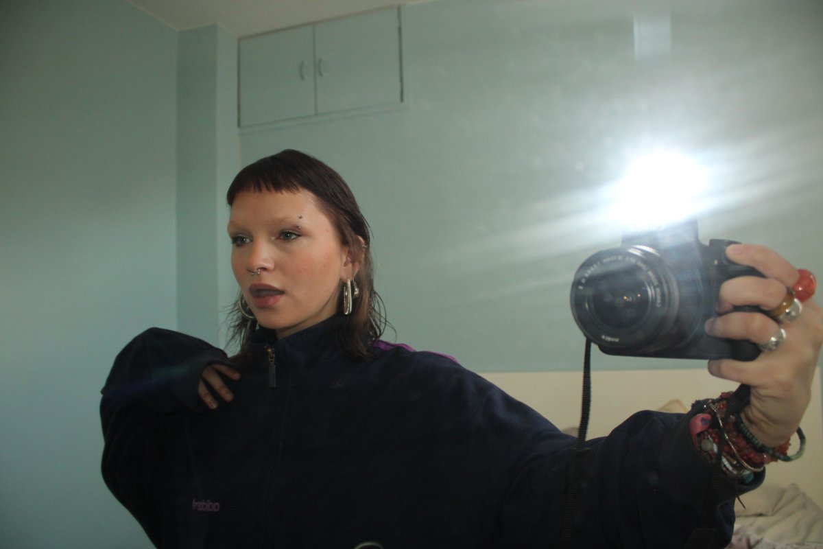 louise✮ tweet media