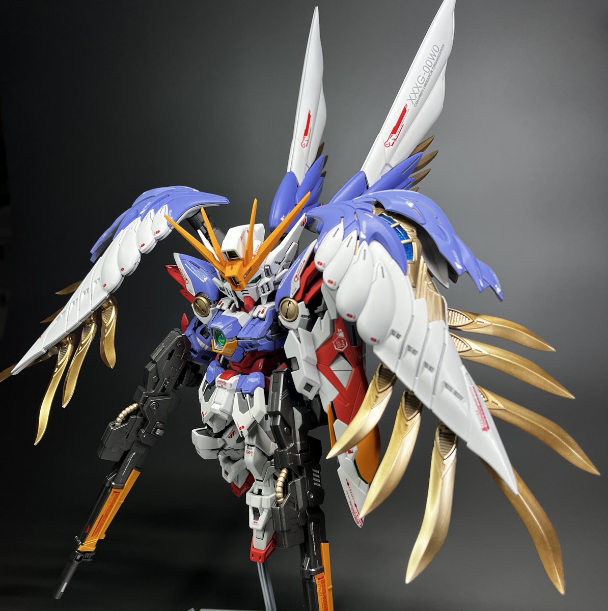 chuchu315738's tweet image. ウイングガンダムゼロカスタムゼロカラーVerKa（仮）できました💥

他のポーズも撮りたかったのですが、ごちゃごちゃしすぎて大変なので今回はワンポーズですw😅

＃MGSD 
＃ガンプラ 
＃ガンプラはどんな自由な発想で作ってもいいんだ 
＃ガンプラ好きと繋がりたい