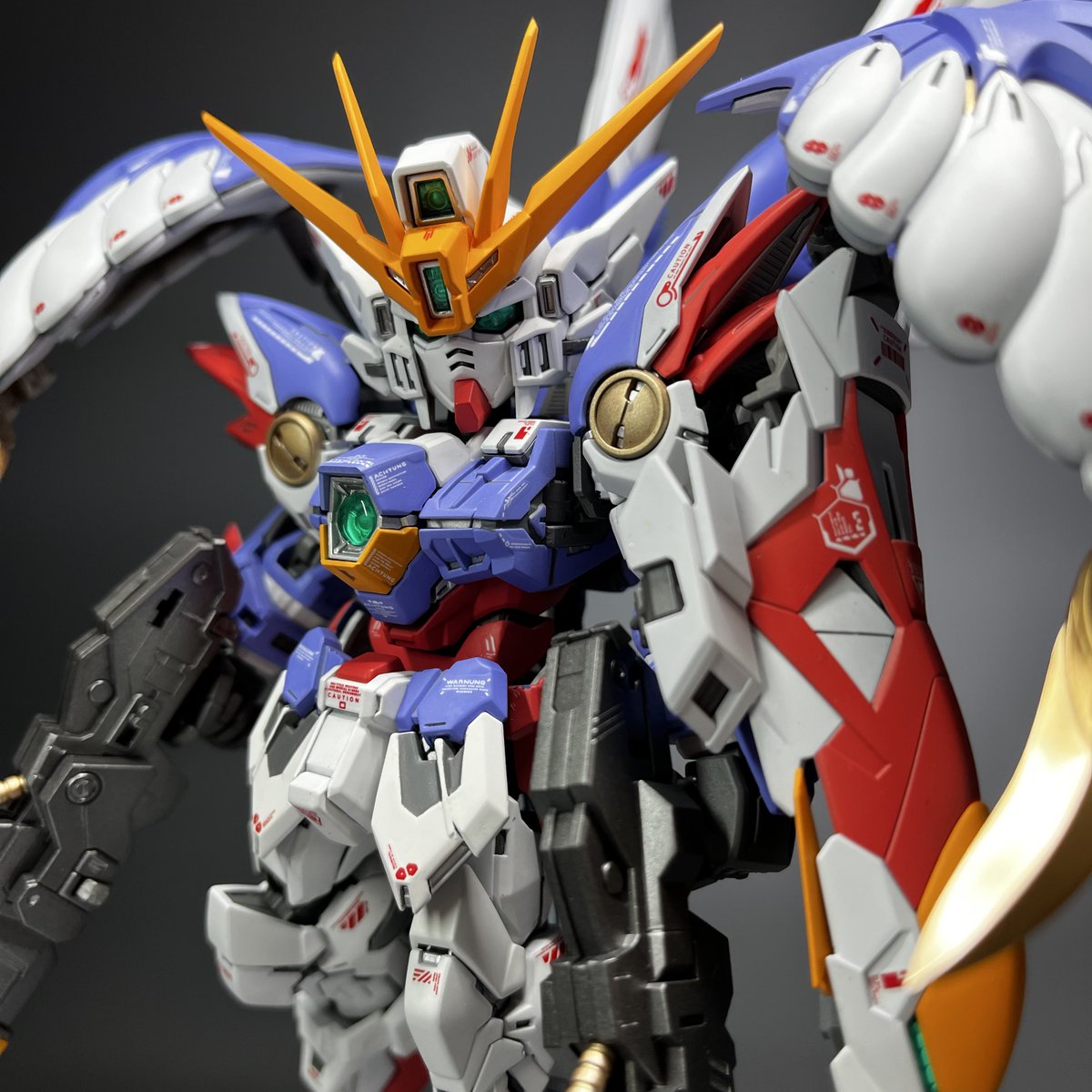chuchu315738's tweet image. ウイングガンダムゼロカスタムゼロカラーVerKa（仮）できました💥

他のポーズも撮りたかったのですが、ごちゃごちゃしすぎて大変なので今回はワンポーズですw😅

＃MGSD 
＃ガンプラ 
＃ガンプラはどんな自由な発想で作ってもいいんだ 
＃ガンプラ好きと繋がりたい