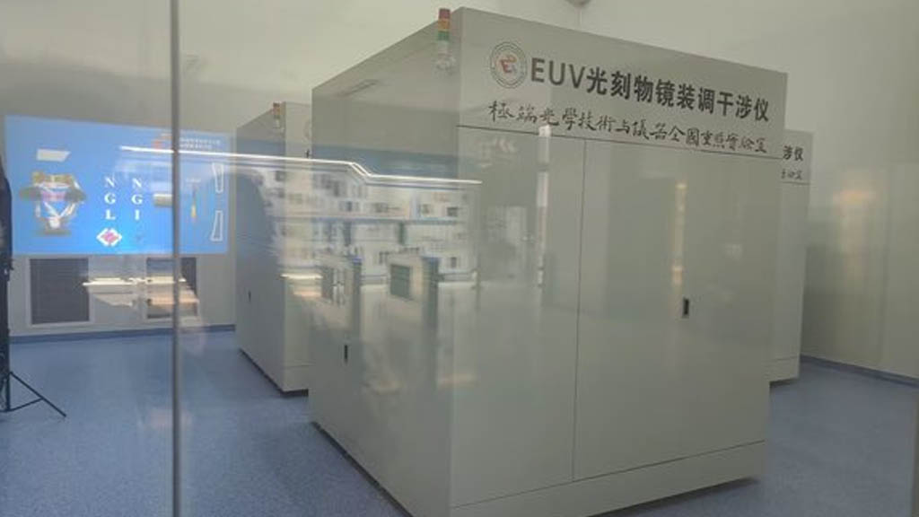 drbeel_techno's tweet image. #Huawei
تدخل هواوي مرحلة جديدة واعدة لتصنيع رقائق السيليكون و المعالجات ، حيث تختبر الآن جهاز التصنيع الجديد #EUV المصنوع في الصين 100% و الذي من المتوقع أن ينتج معالجات ذات احجام اصغر و تقنيات عالية مقارنة بتقنية #DUV المستخدمة سابقا.