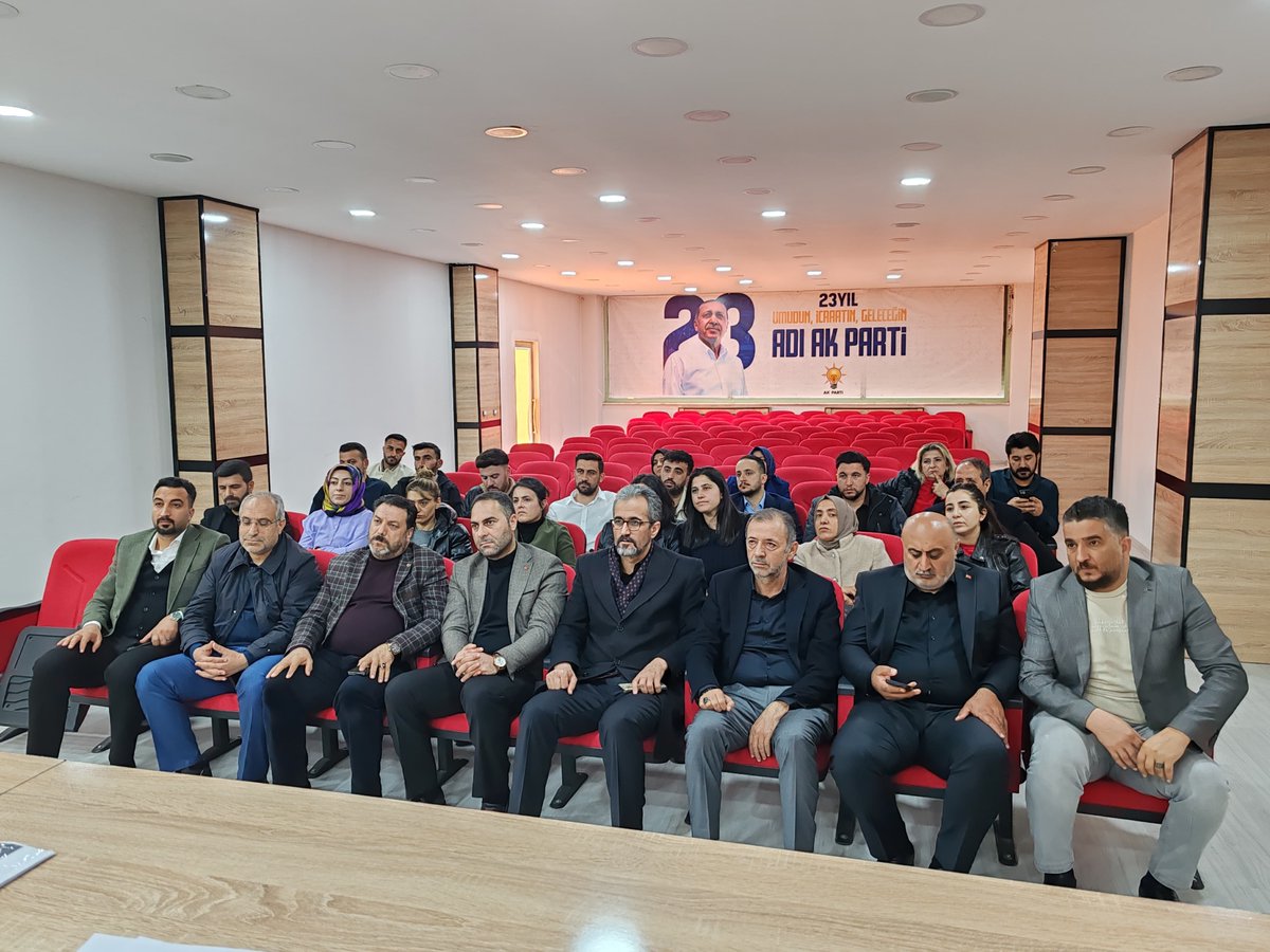 Dtilhamiyildiz's tweet photo. Bugün 3 Kademe İlçe Başkanları toplantısını gerçekleştirdik. Toplantımızda, Ramazan ayı çalışmaları ve teşkilat durumları başta olmak üzere önemli konuları değerlendirdik. 

İlçe başkanlarımızla bir araya gelerek, şehrimizdeki faaliyetleri, vatandaşlarımıza yönelik Ramazan ayı boyunca yapılacak etkinlikleri ve teşkilatımızın güçlendirilmesi için atılacak adımları konuştuk. 

Birlik ve beraberlik içinde çalışmalarımıza devam ederek, daha güçlü bir şekilde şehrimize hizmet etmeye kararlıyız.