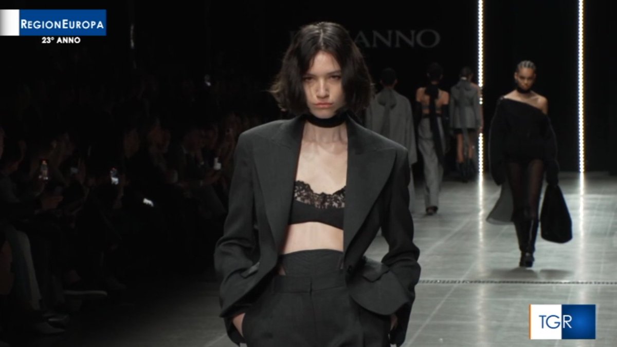 Domani #16marzo 11.25 <a href="/RaiTre/">Rai3</a> <a href="/RaiPlay/">RaiPlay</a> La #Moda donna a #Milano tra aspetti #Glamour, #StreetStyle, #Mannish, #Lusso accessibile e occhio agli affari. Un'edizione intensa e resiliente nel reportage di <a href="/DanielaCuzzolin/">Daniela cuzzolin ob.</a>