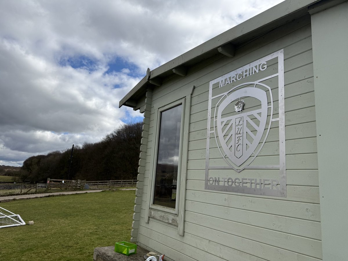 abarron84's tweet photo. Great work ⁦@brierley_karl⁩ super addition for the residents of Embsay to look at! Thanks again #lufc https://t.co/PD9uhuC1XL