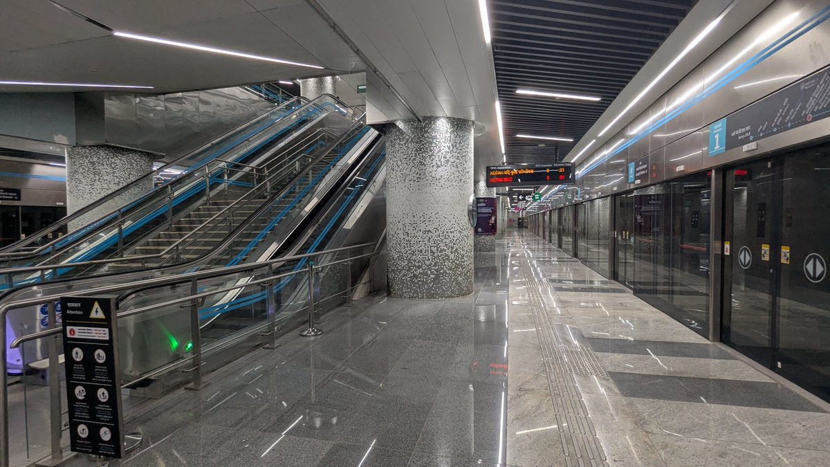 amit3d's tweet image. Used Aqua line mumbai metro today. World class, huge stations, clean and modern. Good use of aesthetics and color schemes. Train was clean and running at a good speed. 

Helpful staff and good mobile network For UPI payments.