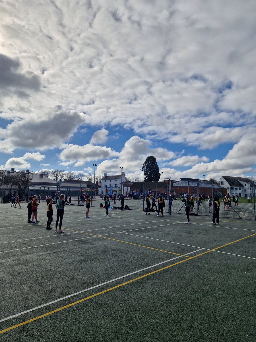 Our Year 7 and 8 Netballers competed in House Games this morning. It was great to see so many girls playing netball!
After alot of fun and alot of competitive games Fearin came out as champions for Year 8 and Storer for Year 7! Well done to everybody! 🏐🏆