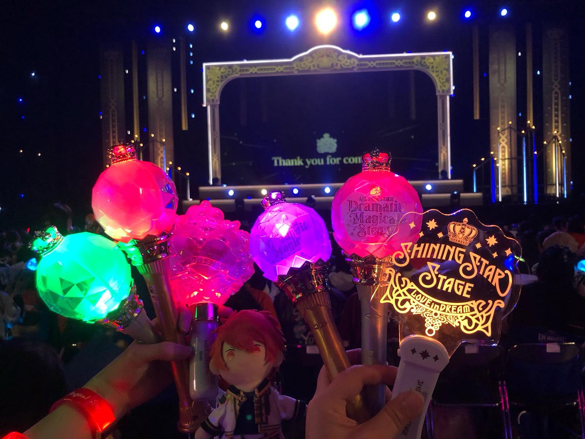 nagi08060411's tweet photo. 如果話我既好運今日已經用盡咗，我都覺得值得！
中SSS都唔只，個block仲要對正台中間，而我前面只有11行人…我仲要係果行既正正正中間！！
うたプリ最高!! ASSDMSやば過ぎる!!!
@yuri_ne

#うたプリ #うたのプリンスさまっ #ASSDMS https://t.co/Pyw1yzPZM9