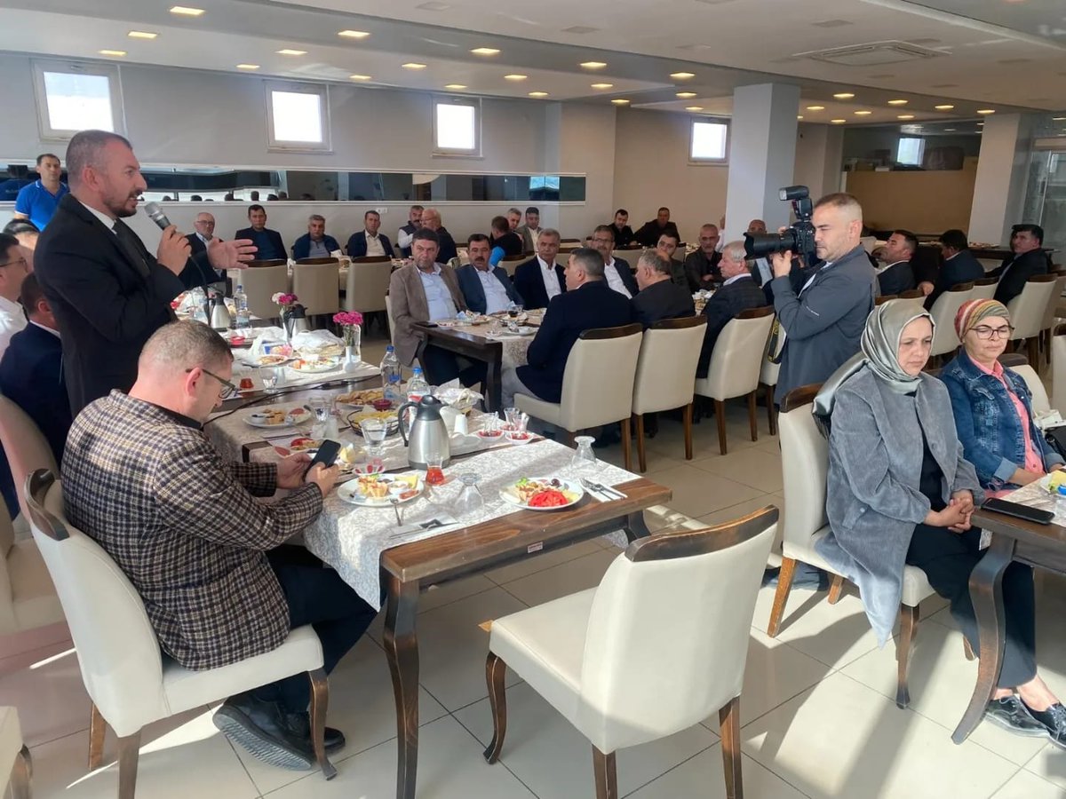 Ezine ve Bayramiç belediyeleri, muhtarlarımız, sivil toplum örgütlerimiz ile bilgilendirme toplantısı.
Biz her platformda Ezine Gıda İhtisas OSB 'yi anlattık...