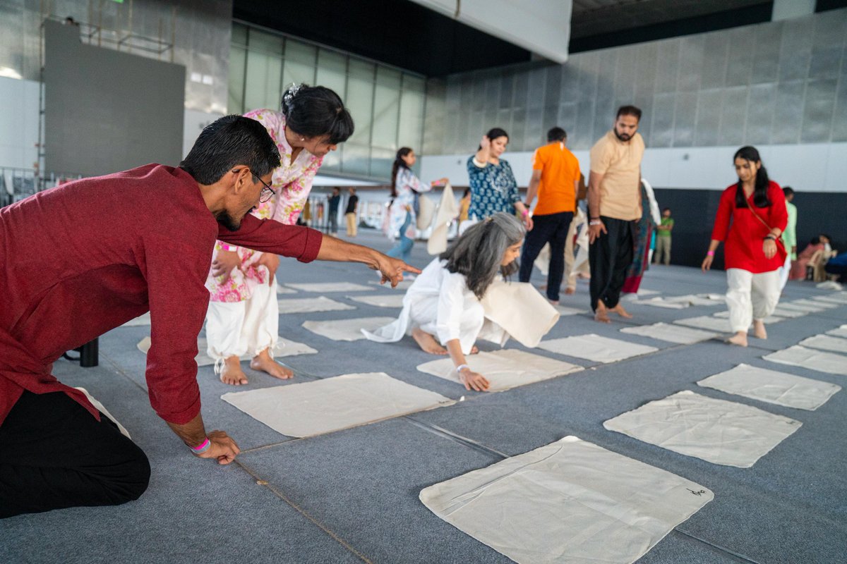 ishafoundation's tweet photo. The excitement is palpable as volunteers prepare for "Soak in Ecstasy of Enlightnment" – a full-day experiential program with @SadhguruJV, which is happening in Delhi tomorrow (16 March). https://t.co/mfYwgaFUjn