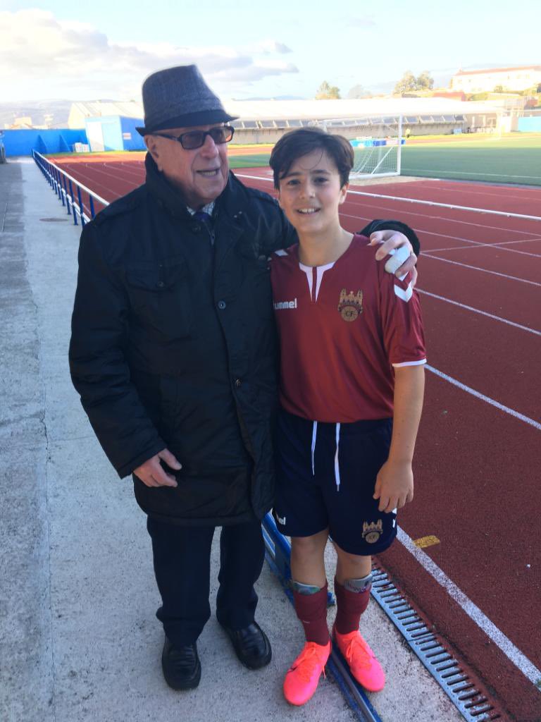 PontevedraCFSAD's tweet photo. 🖤 Loitamos xuntos toda a vida, Manolo. Hoxe tócanos despedirte, pero o teu legado e amor polo Pontevedra CF quedarán para sempre 🥹

Dende o club, queremos mandarlles todo o noso cariño á familia e amigos do noso socio número 2

Descansa en paz, Manolo. 🕊️ https://t.co/6wEeuRYnqL