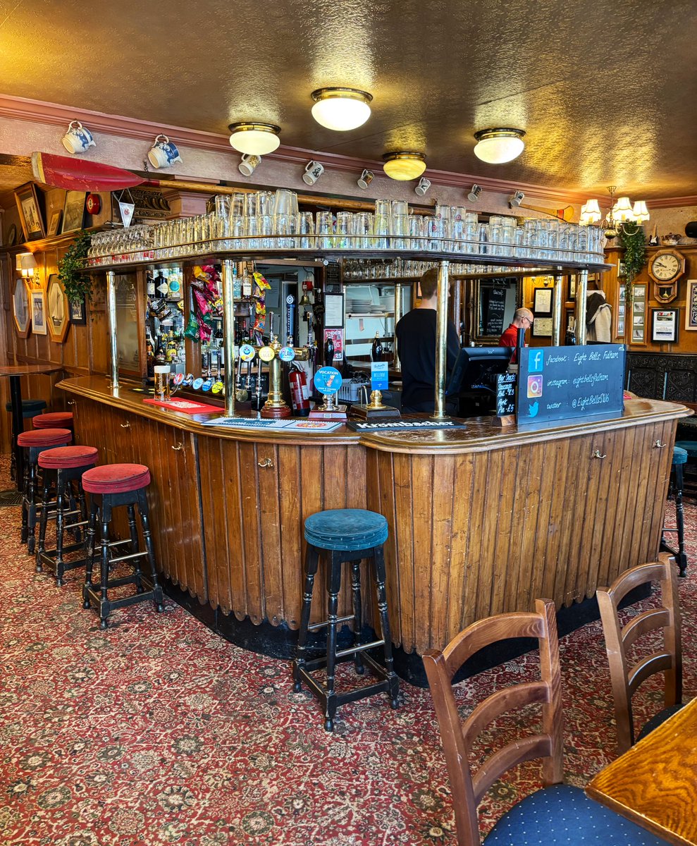 LondonPubMap's tweet photo. What a fantastic start at The Eight Bells. This is a proper oldschool Fulham local. I had a lovely chat with Billy the cleaner who has been keeping this boozer spick and span for 40 years. #eightbells #fulham #pub https://t.co/x0lpuvsiN4