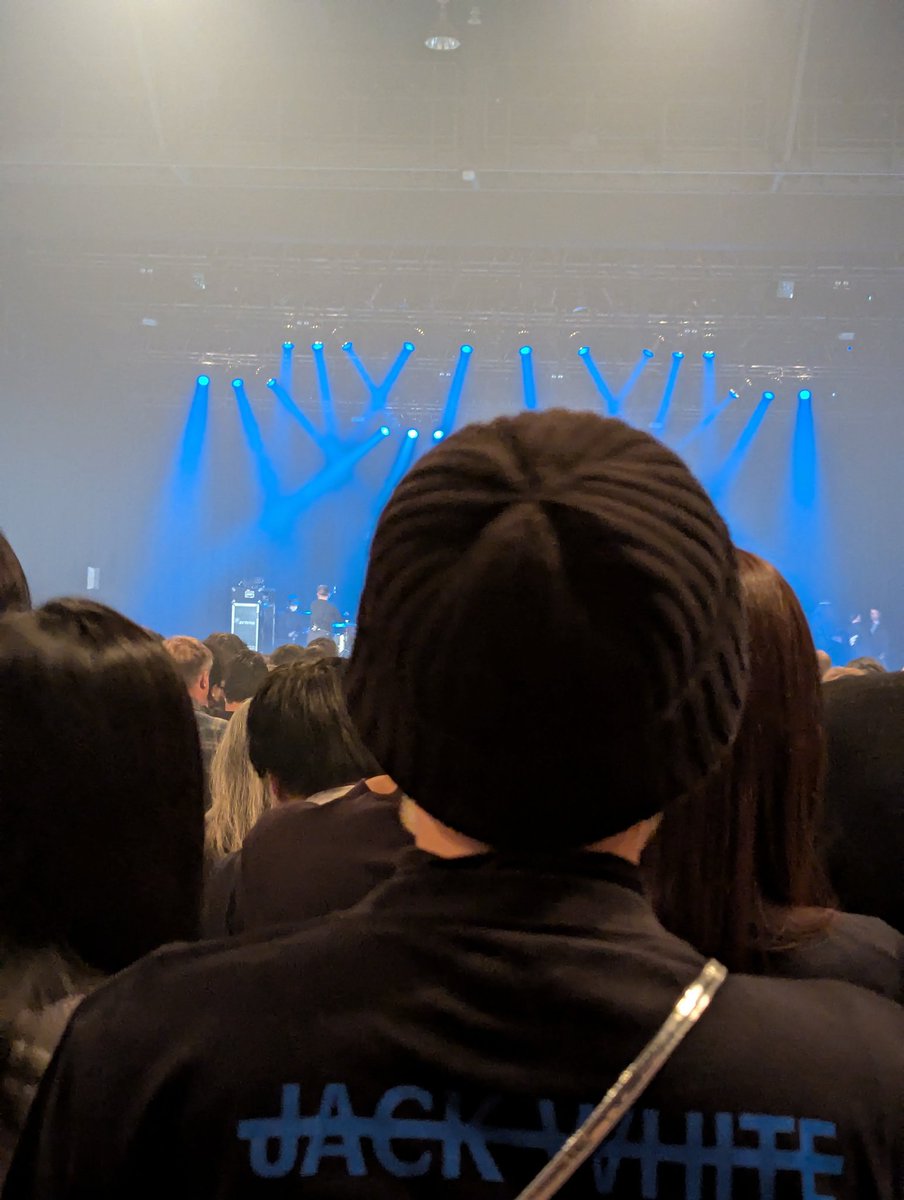 tur_pn's tweet photo. Jack Whiteみにきたよ

直前いきなり発表された前座のおとぼけビ～バ～もナイスライブでした　いっぺんライブで観てみたいと思ってたのでお得感強い！ https://t.co/I6M9Wwlv3f