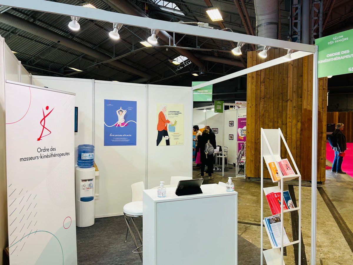 #SalonDesSeniors

Dernière journée pour retrouver le <a href="/cnomk/">Ordre des masseurs-kinésithérapeutes</a> sur <a href="/Salon_seniors/">Le Salon des Seniors</a> à Paris, Porte de Versailles, Hall 2.2. 

L’activité physique chez un patient porteur de la maladie de Parkinson contribue par la stimulation de l’activité cérébrale, des systèmes musculo-tendineux,