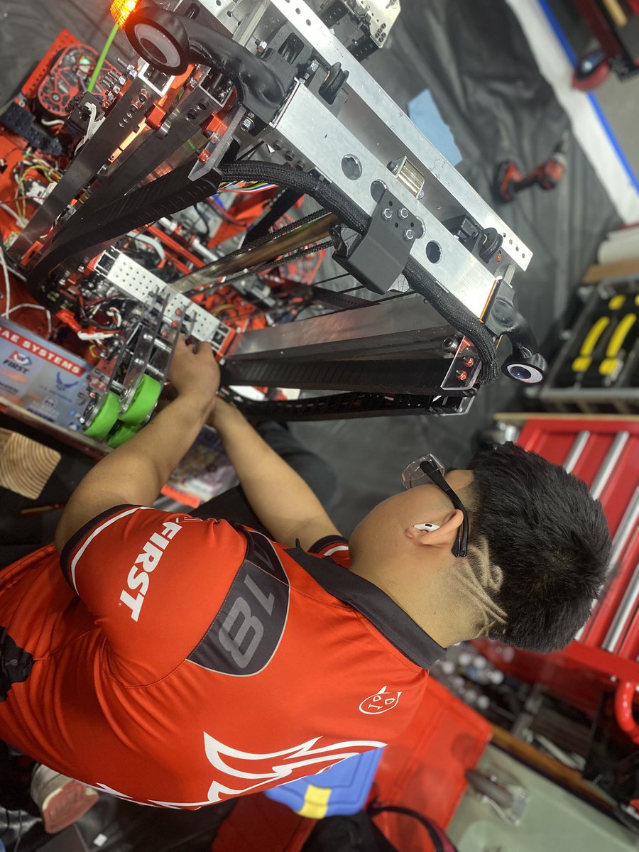 𝗥𝗼𝗯𝗼𝗗𝗲𝘃𝗶𝗹𝘀 𝗙𝗥𝗖 𝟭𝟬𝟭𝟴 tweet media