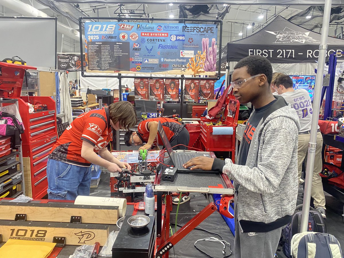 𝗥𝗼𝗯𝗼𝗗𝗲𝘃𝗶𝗹𝘀 𝗙𝗥𝗖 𝟭𝟬𝟭𝟴 tweet media