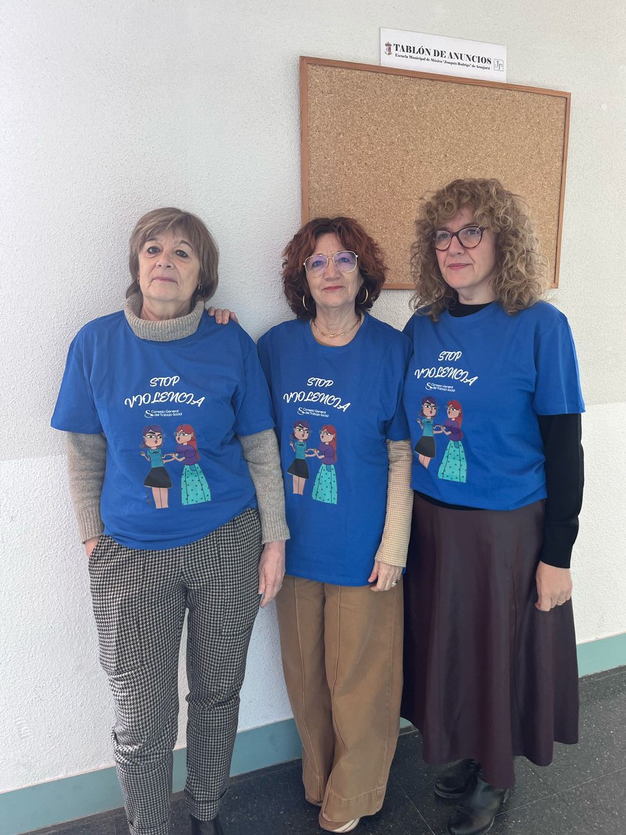 També ens hem unit a totes les assistents en l'#homenatge silenciós en record de Belén, l'educadora assassinada aquesta setmana a Badajoz i en suport a totes les treballadores i treballadors de la #intervenciósocial.