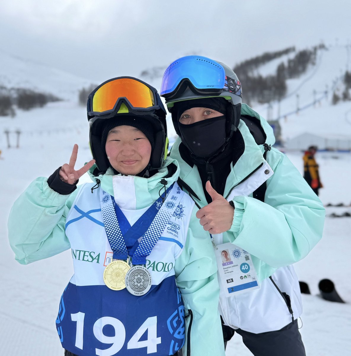 Тусгай Олимпын Өвлийн наадмын Alpine skiing буюу уулын цанын төрөлд А.Азжаргал өөрийн оролцох ёстой 3 төрөлдөө амжилттай орж 2 Алт, 1 мөнгөн медаль авч гайхалтай амжилтын эзэн боллоо. Нэг тамирчин нэг олимпын үеэр ийм өндөр амжилт үзүүлдэг түүхийг өмнө гадаадын тамирчдаас л