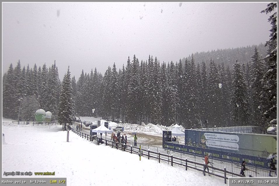 Herbert Cool (@coolherbert) on Twitter photo Het lijkt erop dat de verschuivingen in het programma een goede keuze waren: het sneeuwt inmiddels flink in Pokljuka. Dat beloven hele mooie massastarts te worden 😍❄️
Dames LIVE 13:20u op E2
Heren LIVE 15:30u op E2
Alles LIVE op <a href="/hbomaxnl/">HBO Max Nederland</a> Het lijkt erop dat de verschuivingen in het programma een goede keuze waren: het sneeuwt inmiddels flink in Pokljuka. Dat beloven hele mooie massastarts te worden 😍❄️
Dames LIVE 13:20u op E2
Heren LIVE 15:30u op E2
Alles LIVE op <a href="/hbomaxnl/">HBO Max Nederland</a>