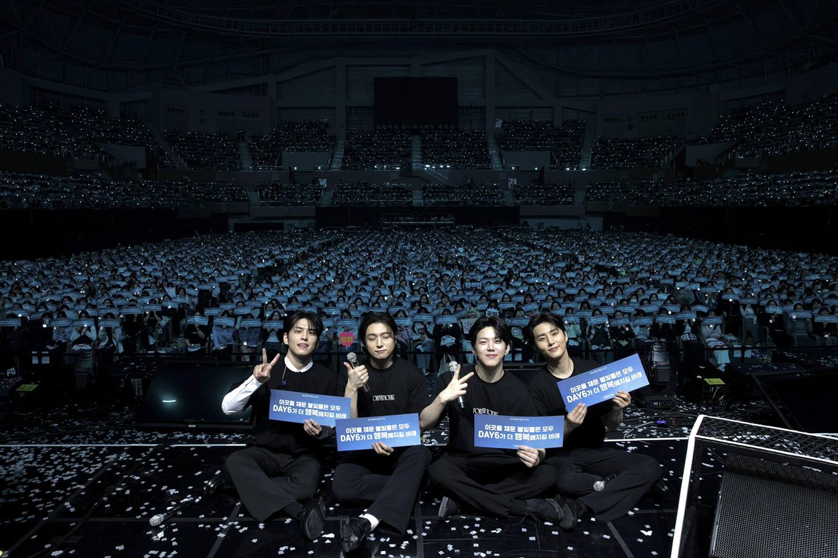 [ #DAY6_BEHIND ]

별처럼 빛내주는 마데 워치 ✮ ⋆｡✩
마이데이도 더 행복해지길 바래 🥺

#DAY6 #데이식스
#DAY6_3RD_WORLDTOUR
#FOREVER_YOUNG
#Band_Aid
#녹아내려요