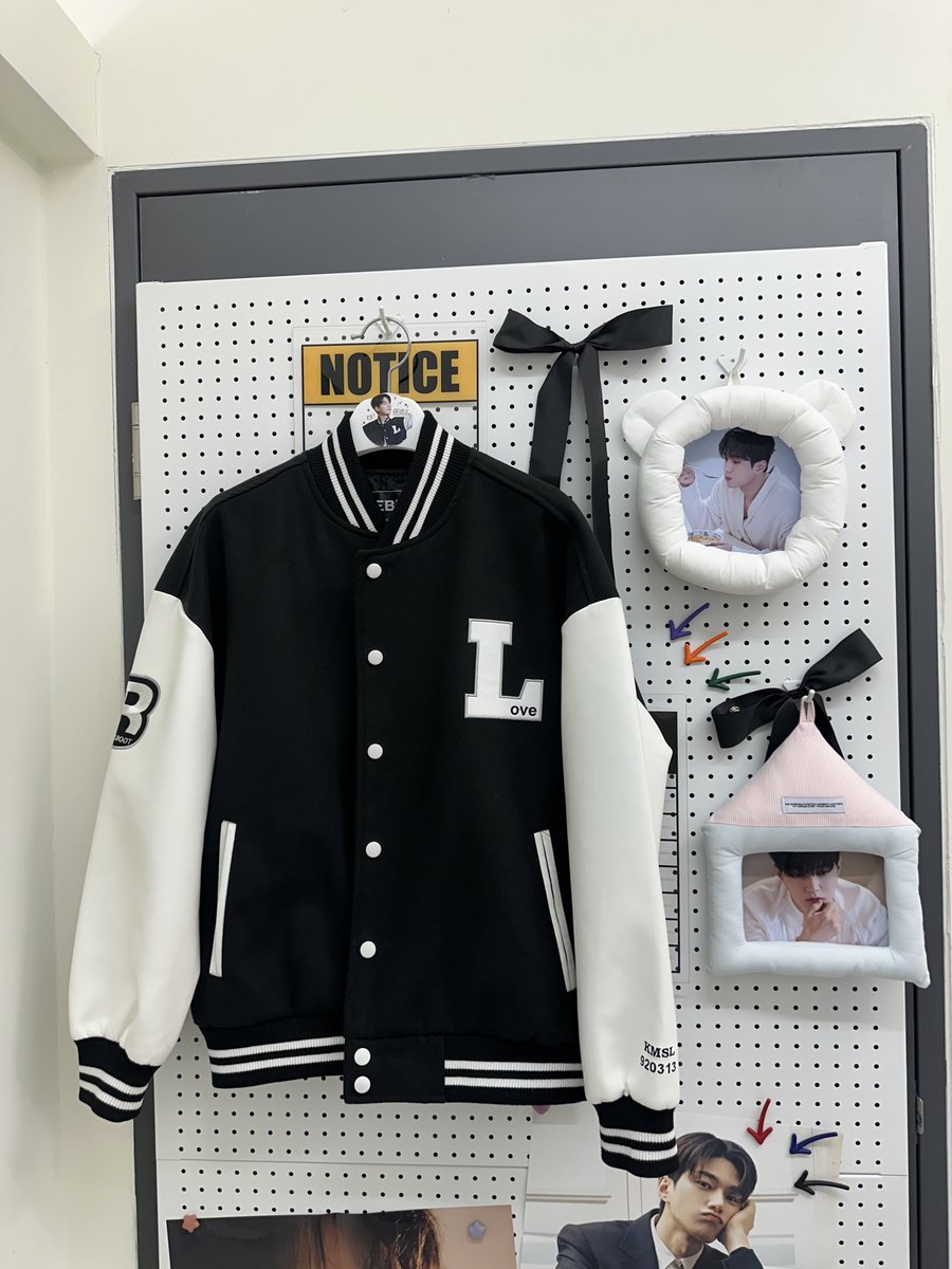 11ehddn22_'s tweet photo. 좋은느낌을 주는 카페 🖤
묭랑꽉껴🥹🐈‍⬛
#여전히_명수와_함께해 #STILL_inlovewithMYUNGSOO https://t.co/QeBQeoR2XY