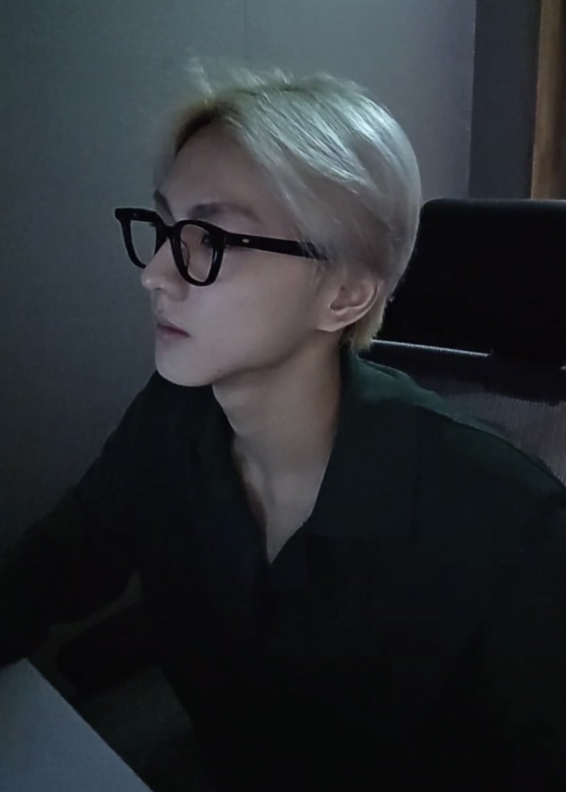 mmpjs_'s tweet photo. หล่อวะ https://t.co/qCuxWoq0qH