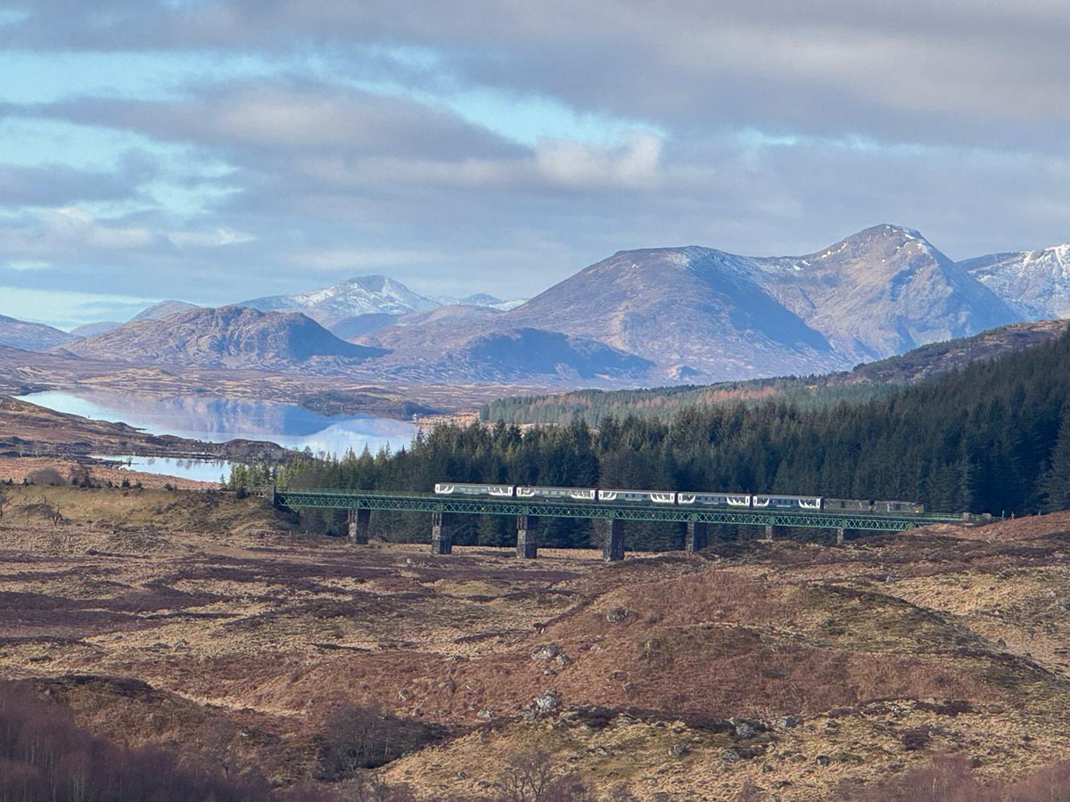 What a welcome the <a href="/CalSleeper/">Caledonian Sleeper</a> guests had this morning whilst arriving in #Rannoch heading north to #FortWilliam - Welcome to Scotland. 

<a href="/FWHLines/">Friends of the West Highland Lines</a> 
<a href="/VisitScotland/">VisitScotland</a> 
<a href="/bbcweather/">BBC Weather</a> 
<a href="/BBCScotlandNews/">BBC Scotland News</a>