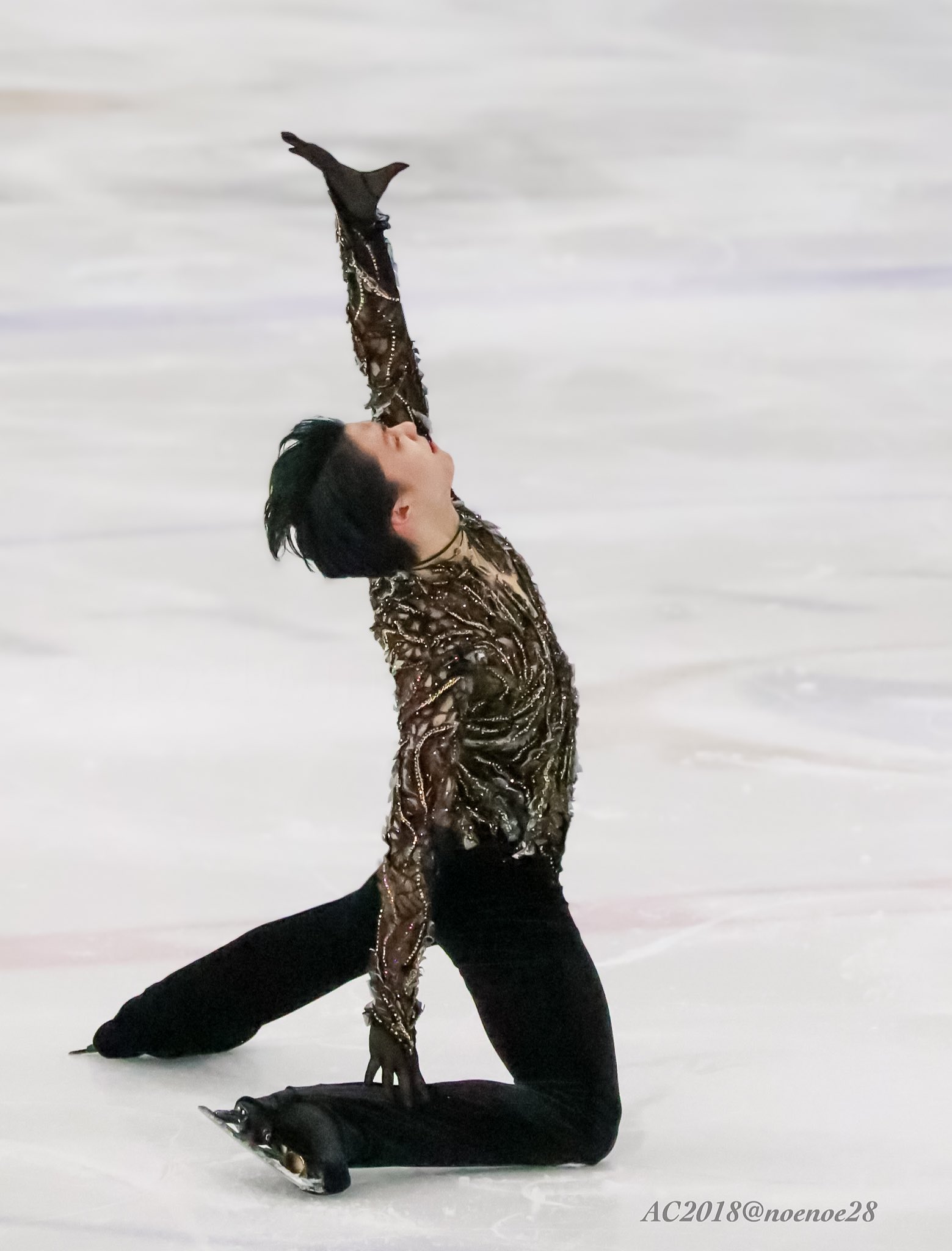 羽生結弦 羽生結弦選手が演技中に着用しているネックレスについて | 公式