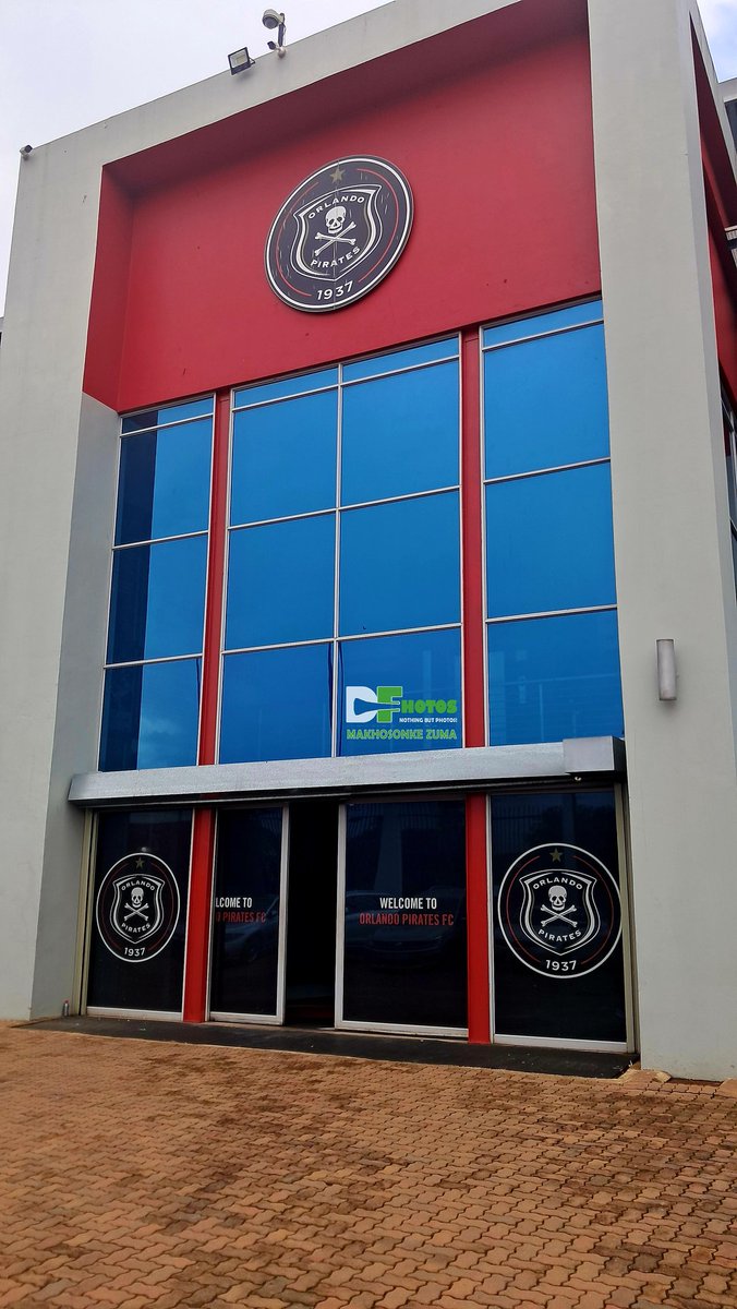 diskifhotos's tweet photo. #BetwayPrem Hello Rand Stadium! Orlando Pirates Training Ground. #DiskiFhotos #OrlandoPirates #RandStadium #Johannesburg #UpTheBucs #BetwayPremiership #OnceAlways https://t.co/mw0XKkyCXn