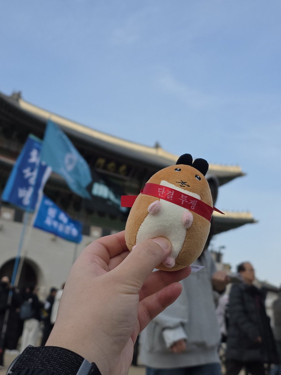 _OhHamster's tweet photo. 다음주에는 광장에 나올일 없기를 https://t.co/xXDWMtIFtp