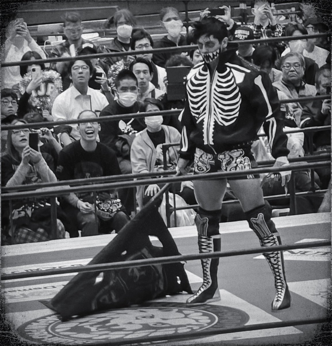 MegaTJP's tweet photo. Does anybody know how the story really goes? 

Or do we all just hum along?

The Aswang🩸

#UnitedEmpire #CrownsUp #NJPW #NJcup 
📸 @yasuyo6133 https://t.co/MvVaseWZfT
