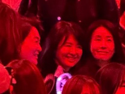 yk2aii's tweet photo. Always supportive mommaaa 🥺🥺🥺🥺🥺🥺🥺🥺 https://t.co/zBrZckmMek