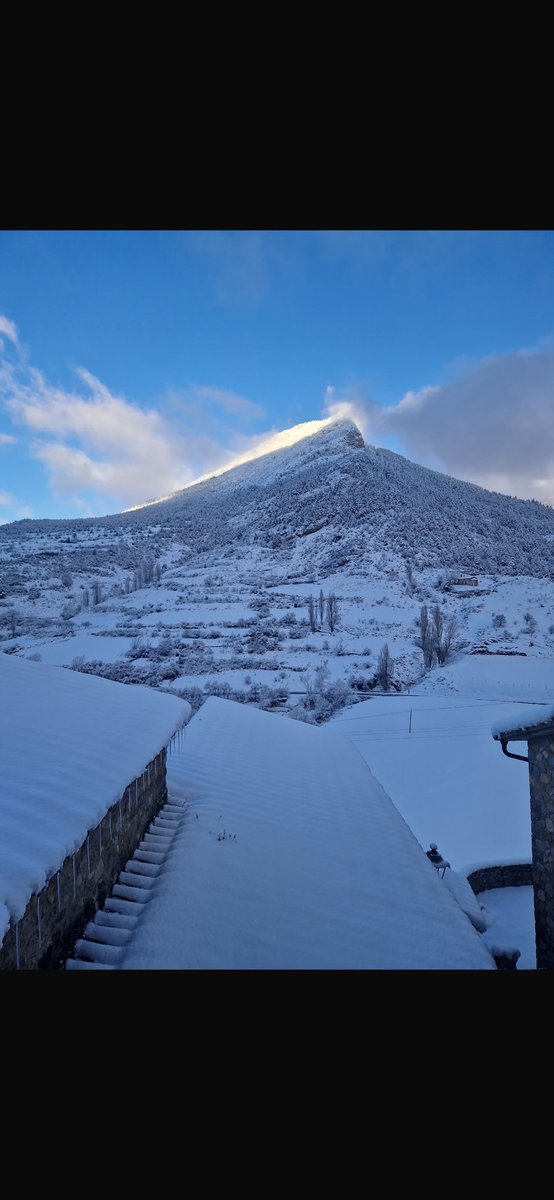 megolla2's tweet photo. Aquest matí, Josa de Cadí, Ca l’Amador @Vakapiupiu @eltempsTV3 @P4Estacions @diegoalias @MeteoMauri @TomasMolinaB @superpekman @alexmegapc https://t.co/UYMYqhBkMB