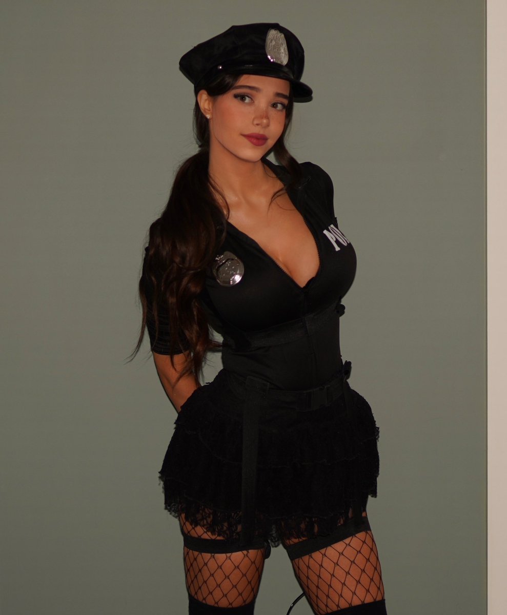 lydiaviolettv's tweet photo. If im a policeman they can’t arrest me right? 🫣 https://t.co/mKxsPPTxHD