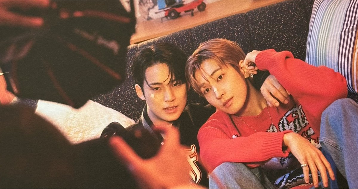 mw_9697's tweet photo. 🫂 #MINWON #민원 #珉佑 #ミーニー #WhiteMidnight #Dicon https://t.co/uZcrb68oBh