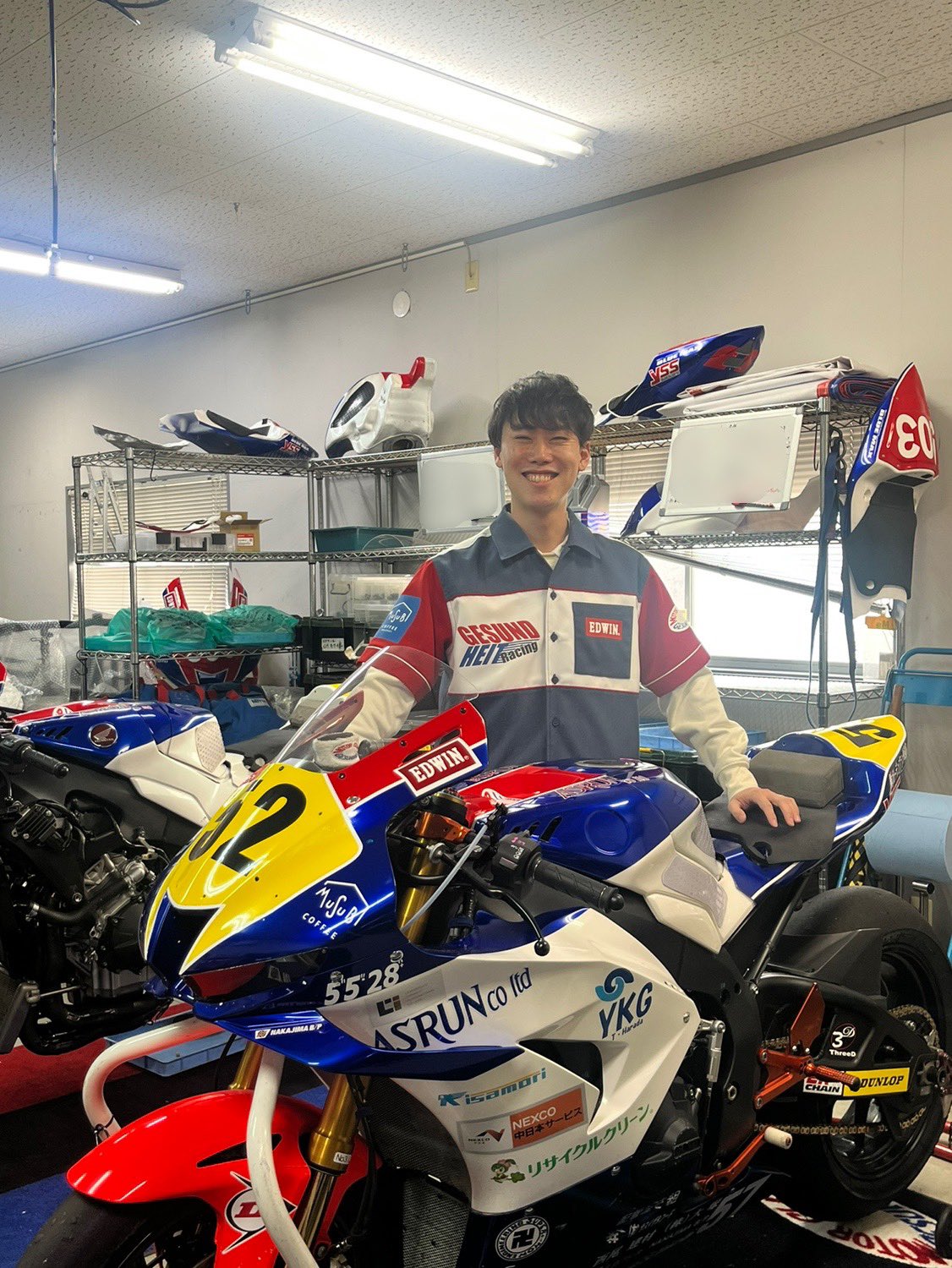 新入隊員必携 傷や汚れがあります。 VERSUS助っ人参戦するもメンバーを見てつい本音が出てしまう