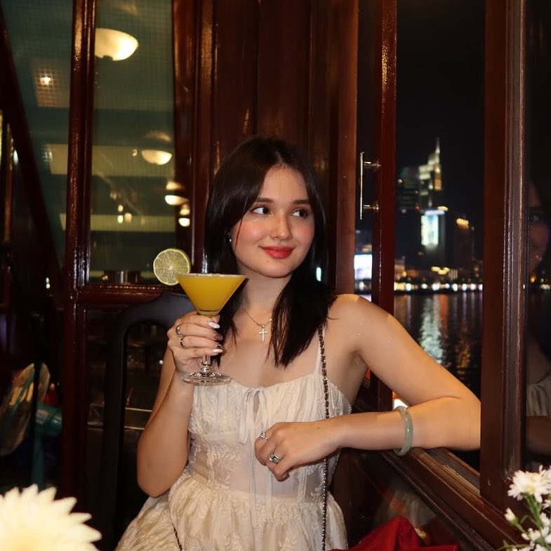 247isla's tweet photo. A #KiSh Oneshot AU wherein Ava (Kira) runs into trouble at the cafe when her card declines while trying to buy her usual matcha latte. Embarrassed and unsure of what to do, she’s caught off guard when Lucas (Josh), the guy standing behind her in line, casually pays for her drink. https://t.co/d7Ty8WOSPY