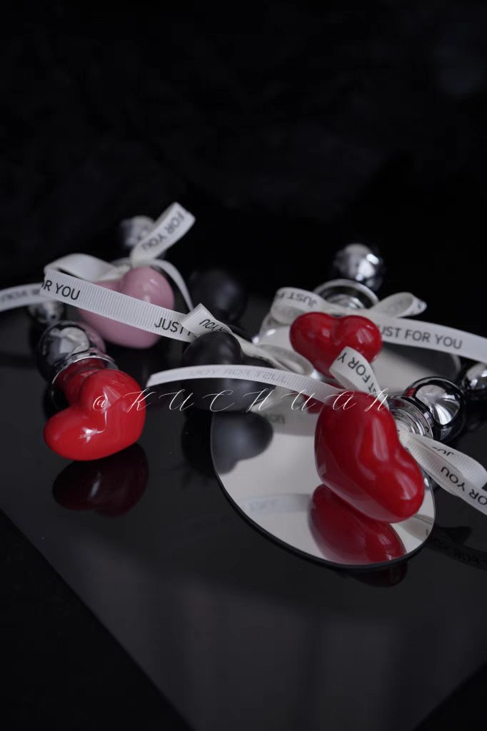 🍑【性巫山】手作新品抽奖
🦋【山鬼】花钱口球*1
     【青玉案】系列任选玉石拉珠*1
     【蛇果】荆棘拉珠*1
     【红桃K】爱心肛塞*2
     
♥️转发+点赞此条即可！
最近灵感大爆棚，埋头苦干中
预祝大家开张愉快！

#第四爱 #四爱 #pegging #女S