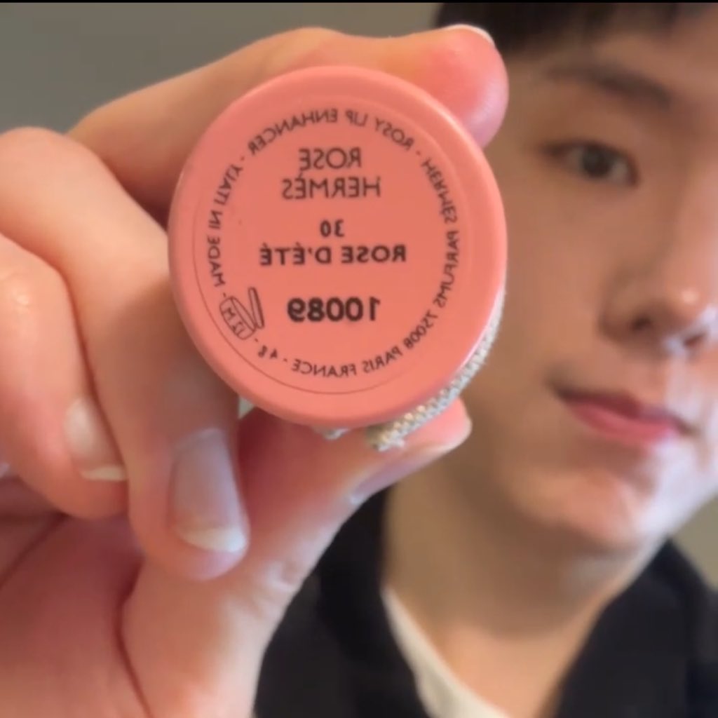 surida_KH's tweet image. ♡ 3월 15일 유기현 솔로 데뷔 3주년 ♡

우리집 햄스터의 애착립밤을 추첨으로 1분께 
쓰윽 - 드리겠습니다 //

그냥 RT만 하면 끝 ,,,~~ ♡゛