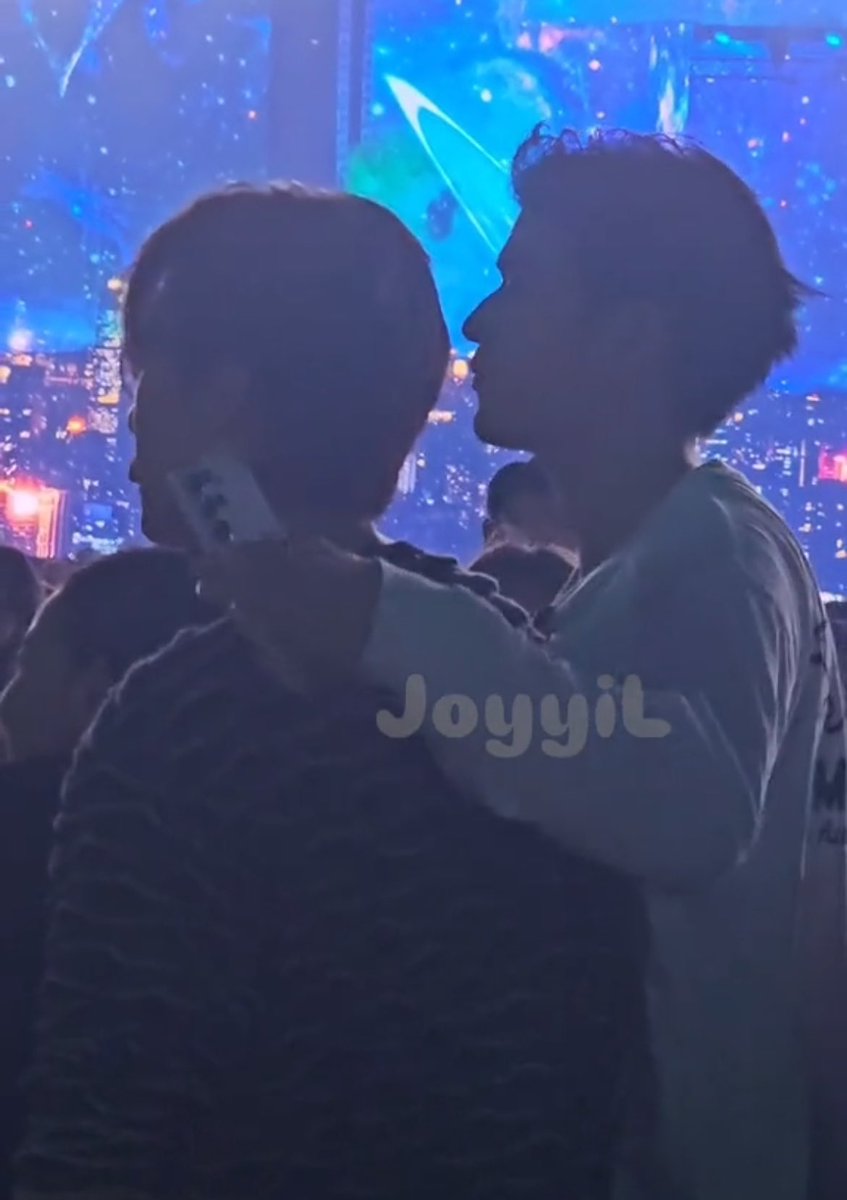 bunnyjaem0's tweet photo. ห้ะะะ คือวันนั้นพี่กายโอบเค้าหรอพี่ พี่ทำดีๆมันจะไอนั่น… #สกายนานิ #skynani https://t.co/lKUd6OTwji
