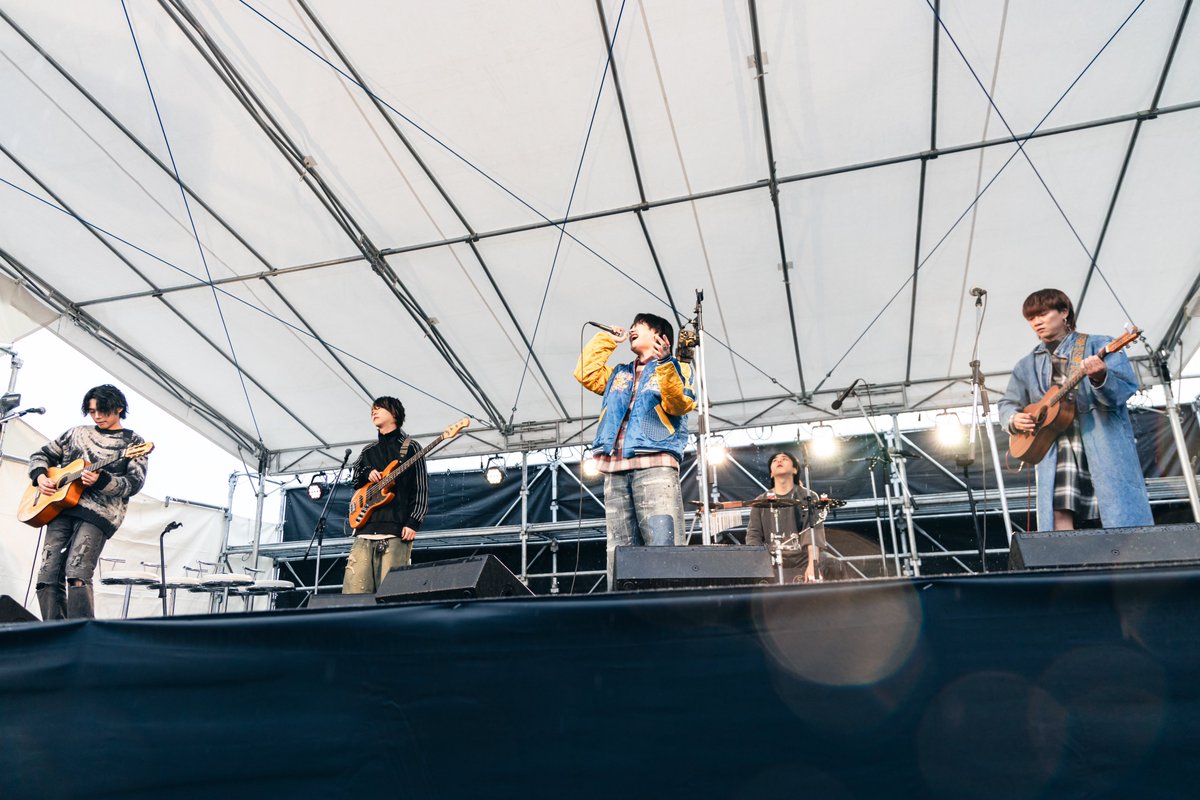 Novelbright_jp's tweet photo. 2025.03.15 at 土岐プレミアム・アウトレット
Novelbright Acoustic Live

足元悪い中観に来てくれてありがとう😊
聡次郎の誕生日に
圭吾の地元岐阜でフリーライブでした✨

来月から始まるアリーナツアーの
チケット発売中🎫
次はツアーでお会いしましょう
https://t.co/GoCeC9C5pk

Photo: @11919066 https://t.co/HQfHjlX7SE