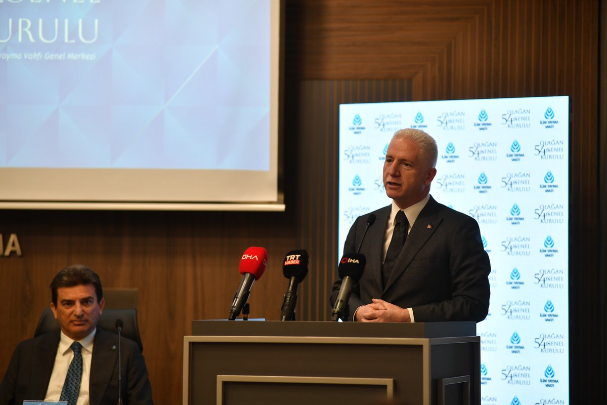 Vakfımızın 54. Olağan Genel Kurulu, Eski TBMM Başkanı Prof. Dr. Mustafa Şentop, AK Parti Genel Başkan Yardımcısı Mustafa Demir, İstanbul Valisi Davut Gül, BAYKAR Yönetim Kurulu Başkanı Selçuk Bayraktar, kıymetli kurucu üyelerimiz ve değerli misafirlerimizin katılımlarıyla