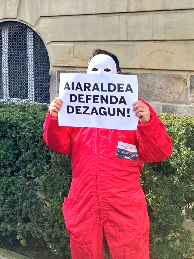 ELAIbaizNerbioi's tweet photo. 📢 GUARDIAN EZ ITXI‼️

        🆘 AIARALDEA 🆘

Non dago @Gob_eus langileok behar dugunean? Auskalo...

Gaur kontzentrazioa Arabako Foru Aldundian #Guardiane|ko lanpostuen eta #Aiaraldea|ko etorkizunaren defentsan‼️

Borroka da, utzi nahi diguten, bide bakarra💪💪💪 https://t.co/Vh3lenkxyO